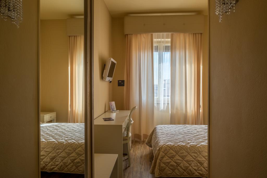 Hotel Manzoni Wellness&Spa Монтекатини-Терме Экстерьер фото